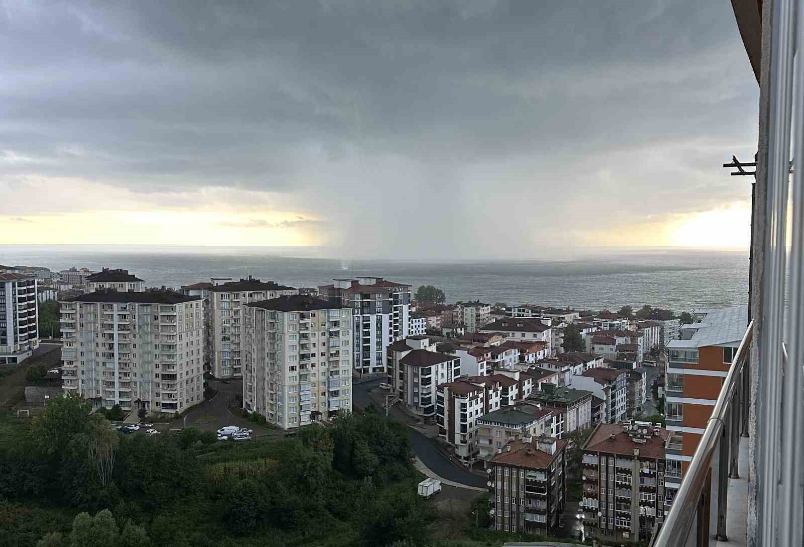 Ordu&rsquo;da denizde hortum oluştu: O anlar cep telefonu kamerasına yansıdı 