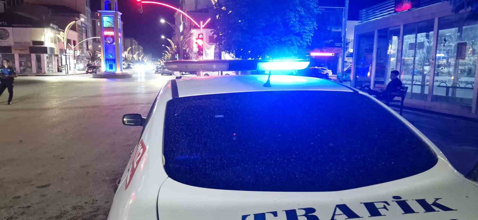 Polisten huzur uygulaması: 3 ara&ccedil; trafikten men edildi
