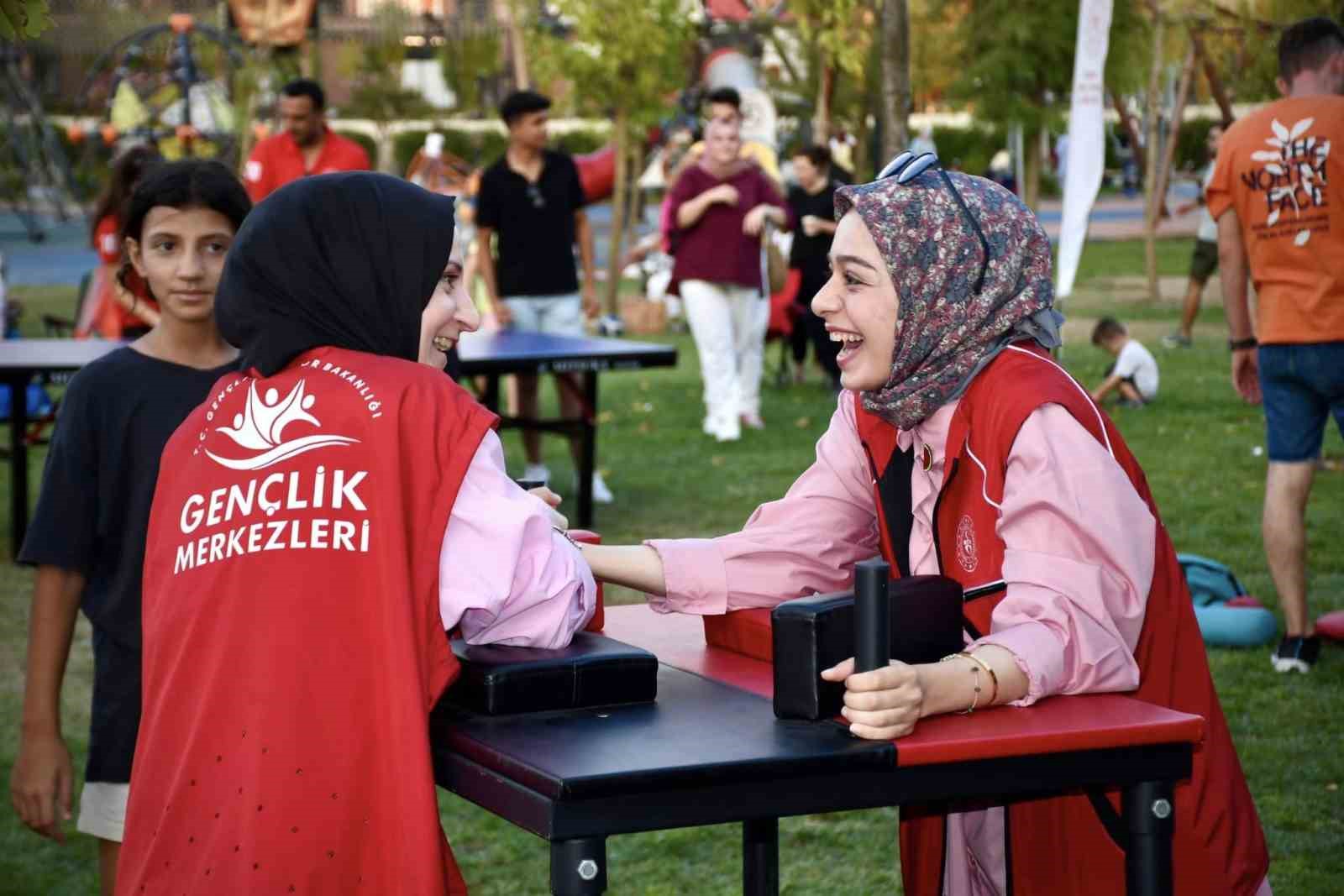 Gen&ccedil;lik ve Spor Festivali Balıkesir&rsquo;de yapıldı
