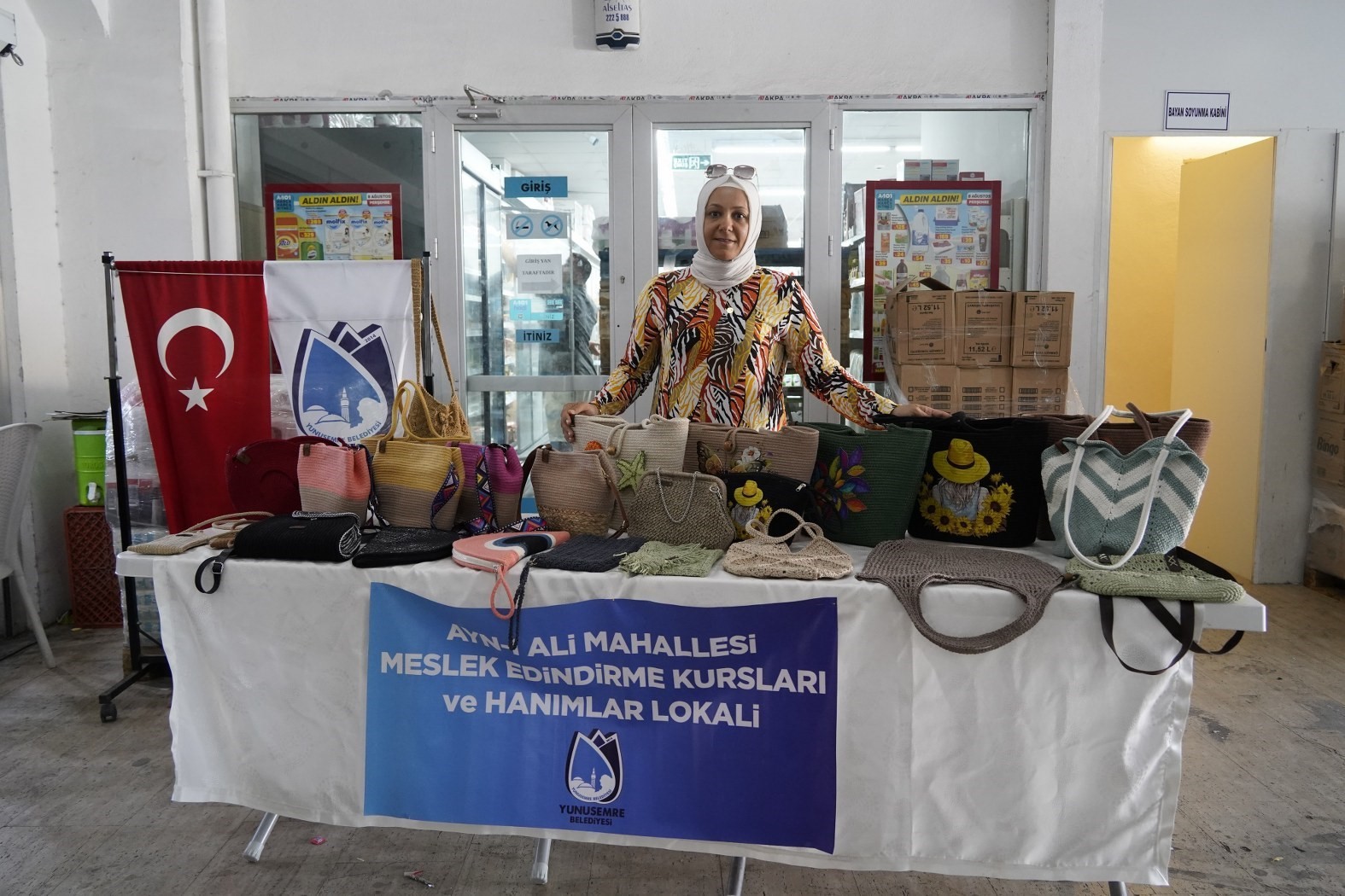 Aldığı kursla hem &uuml;retiyor hem de aile ekonomisine katkı sağlıyor
