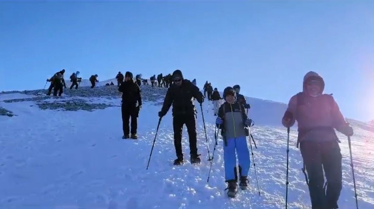 Ağrı Dağı dağcıları ağırlamaya devam ediyor
