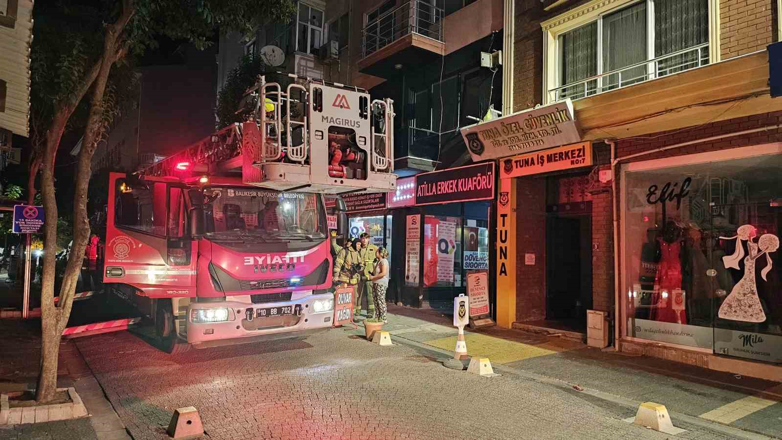 Bandırma&rsquo;da ocakta unutulan yemek yangına sebep oldu
