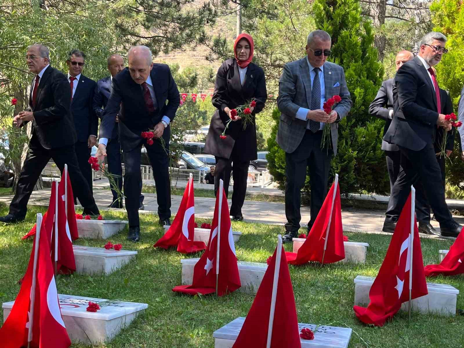 TBMM Başkanı Kurtulmuş, Yüzbaşı Agah Efendi’yi kabri başında andı
