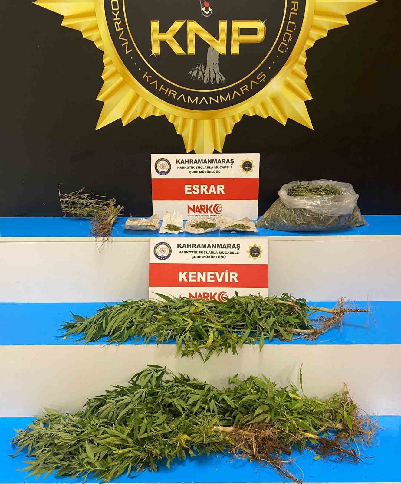 Kahramanmaraş&rsquo;ta s&uuml;r&uuml;c&uuml; belgesiz ara&ccedil; kullanan 305 kişiye yasal işlem
