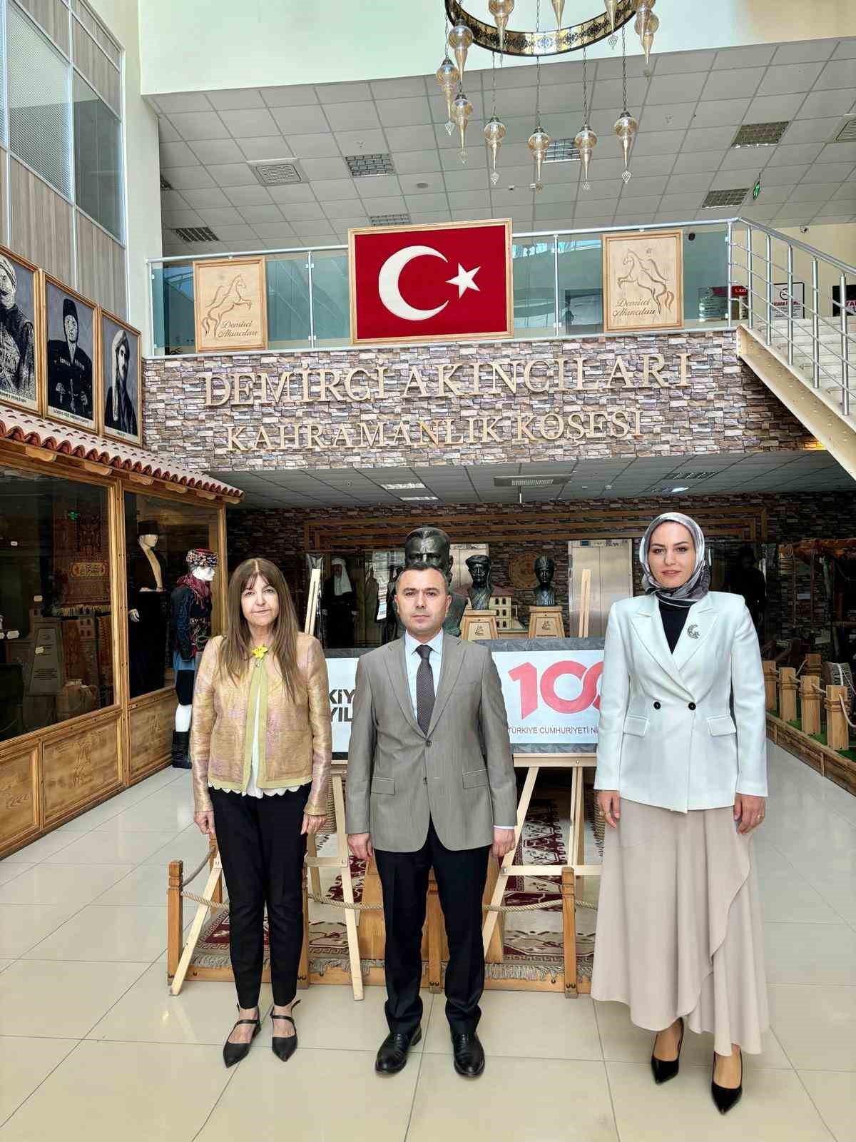 Manisa&rsquo;daki fabrikalarda kadın istihdamı artsın diye &ccedil;alışıyorlar

