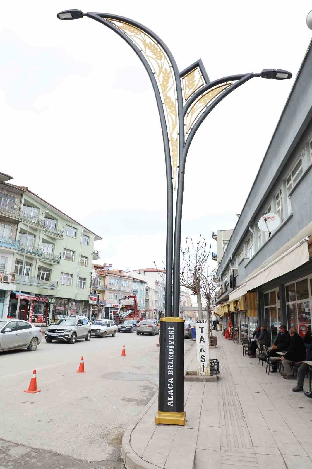 Alaca Belediyesi 4 caddenin aydınlatmasını YEDAŞ&rsquo;a devretti

