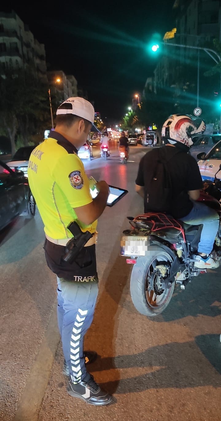 Manisa&rsquo;da 55 motosiklet trafikten men edildi
