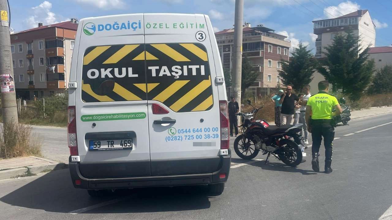 Motosiklet ile minib&uuml;s &ccedil;arpıştı: 1 yaralı
