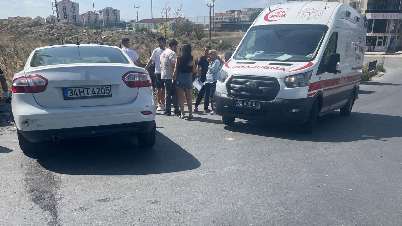 Polis otosu ile otomobil &ccedil;apıştı: 2 yaralı
