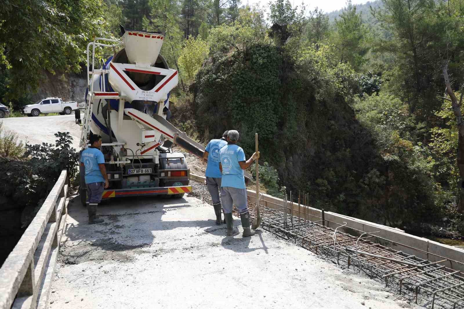 Alanya’da 64 yıllık köprüyü yeniliyor