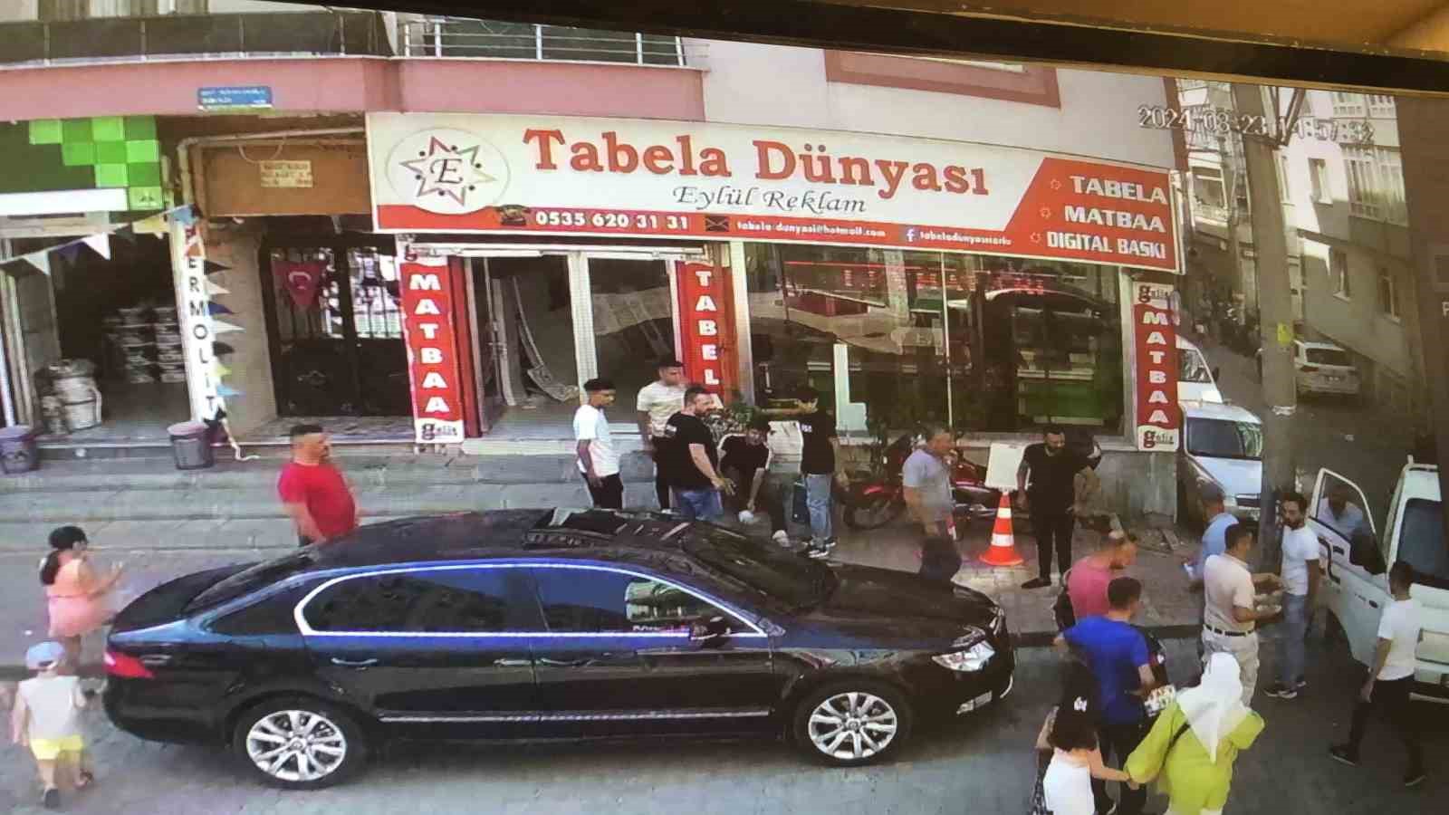 Motosikletli &ccedil;ocuğun devrildiği anlar kamerada
