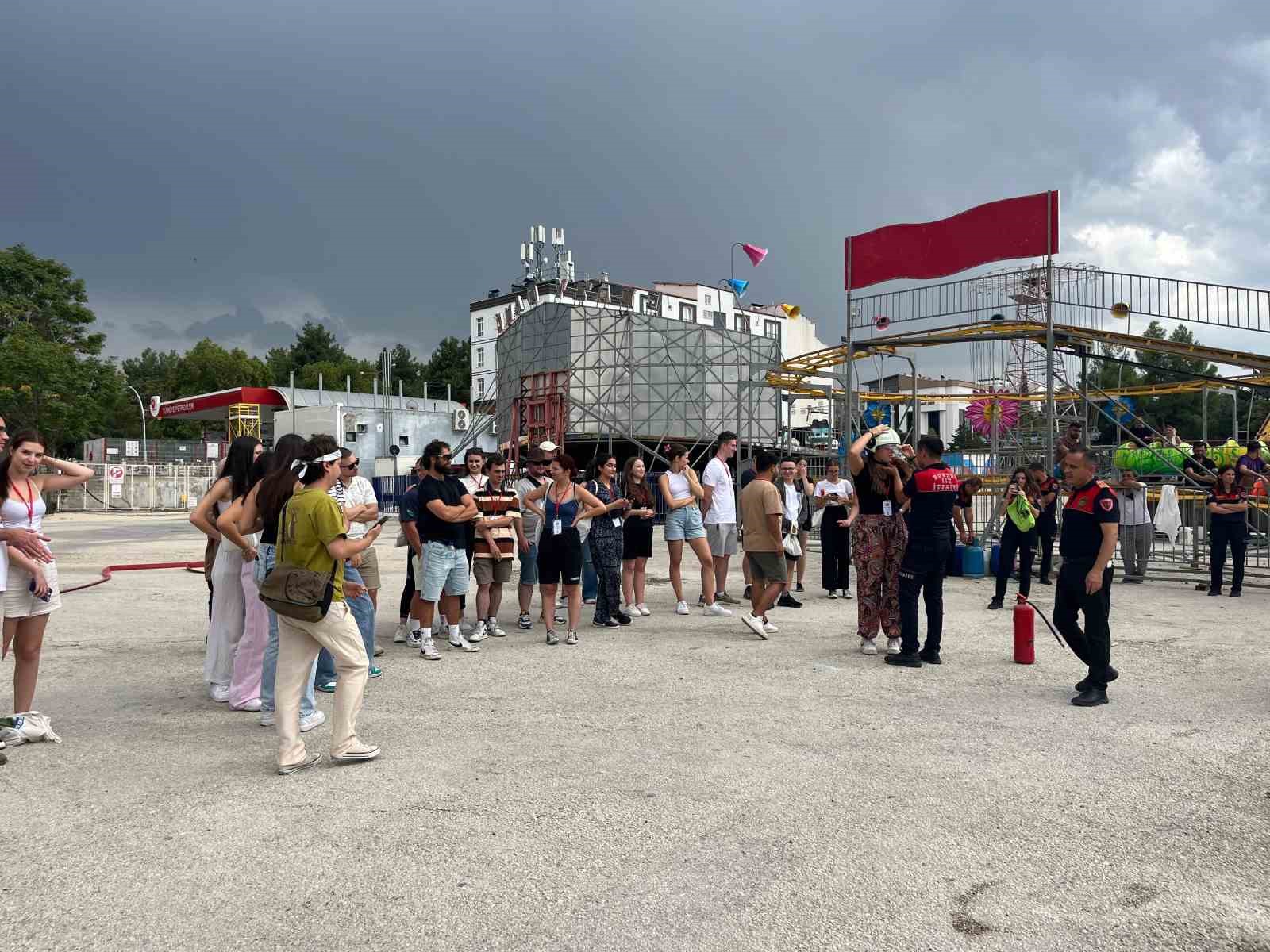 Erasmus programı &ccedil;er&ccedil;evesinde Burdur&rsquo;a gelen 35 g&ouml;n&uuml;ll&uuml; itfaiyeciye Burdur İtfaiyesi eğitim verdi
