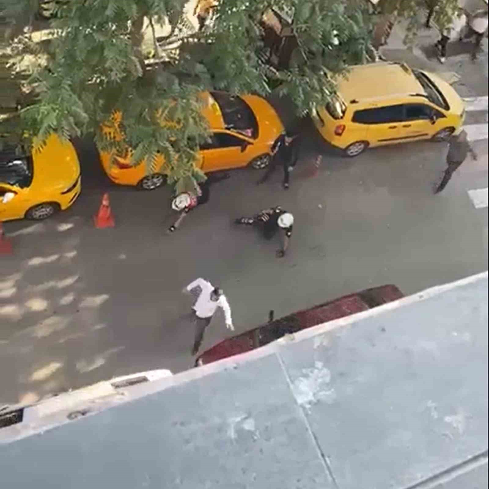 Cezaevi h&uuml;k&uuml;ml&uuml;s&uuml;nden şiddet dolu saldırı: G&ouml;zaltına alınmamak i&ccedil;in iki polisi yaraladı 