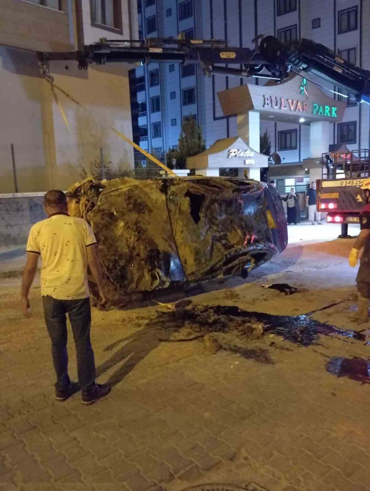 Şanlıurfa’da otomobil inşaat çukuruna düştü: 3 yaralı
