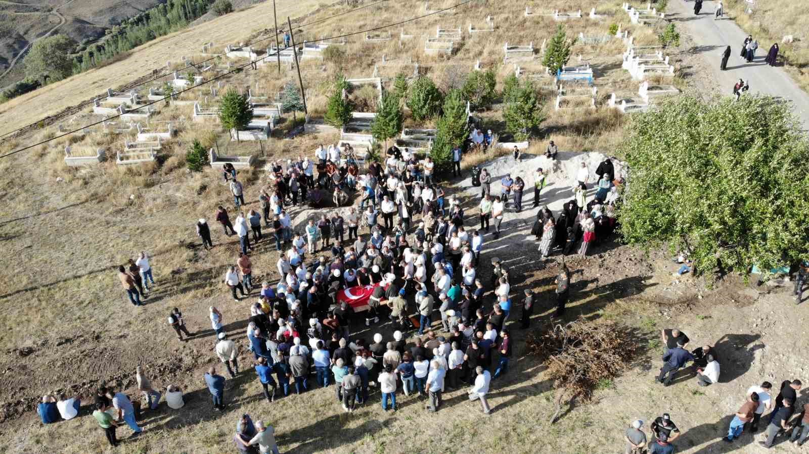 Kıbrıs gazisinin acılı eşinden duygulandıran sözler: &quot;Bana en güzel şeyi Türk bayrağını verdiniz ölene kadar saklayacağım&quot;