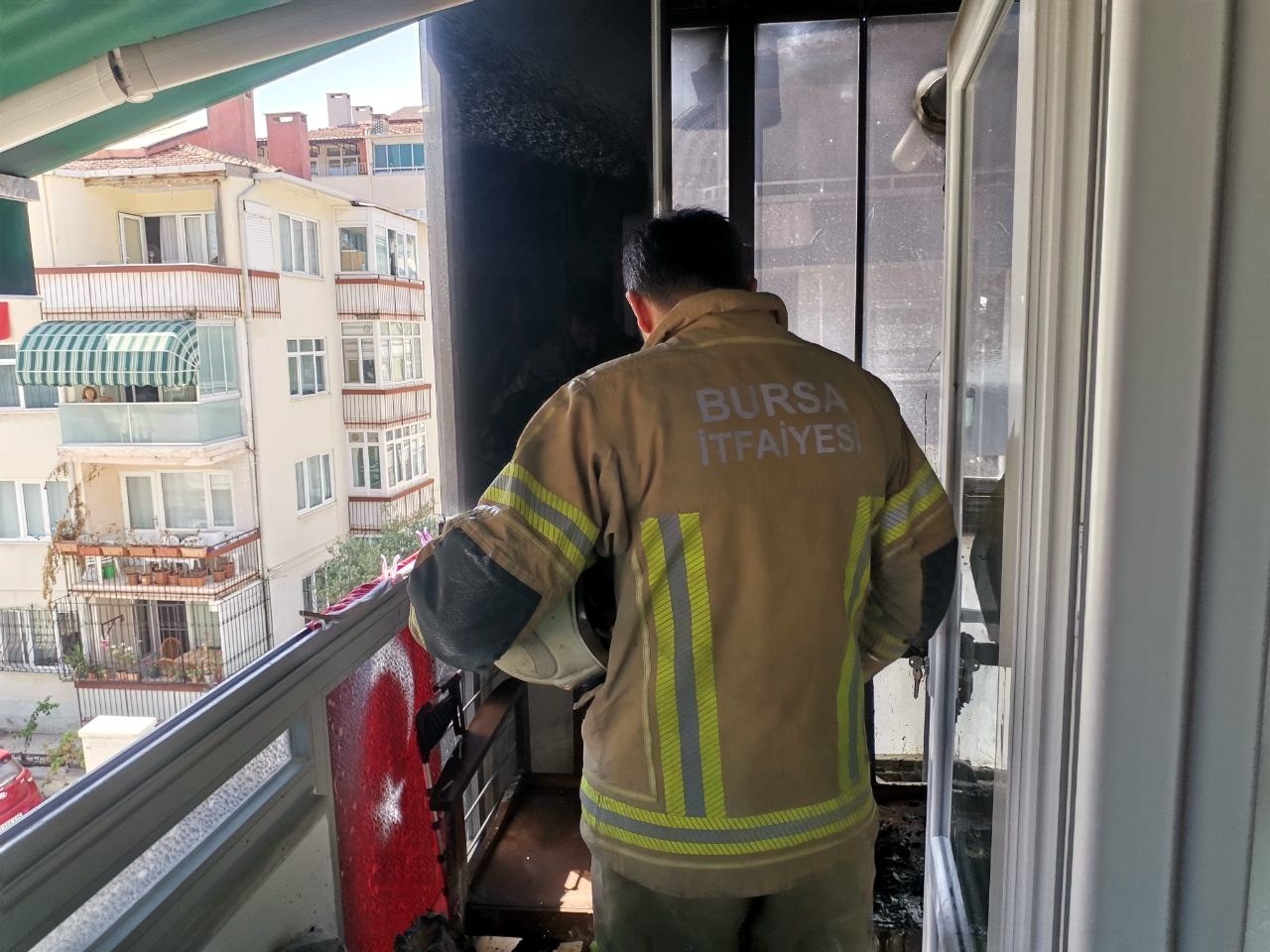 Mudanya&rsquo;da apartman dairesinde &ccedil;ıkan yangın paniğe sebep oldu
