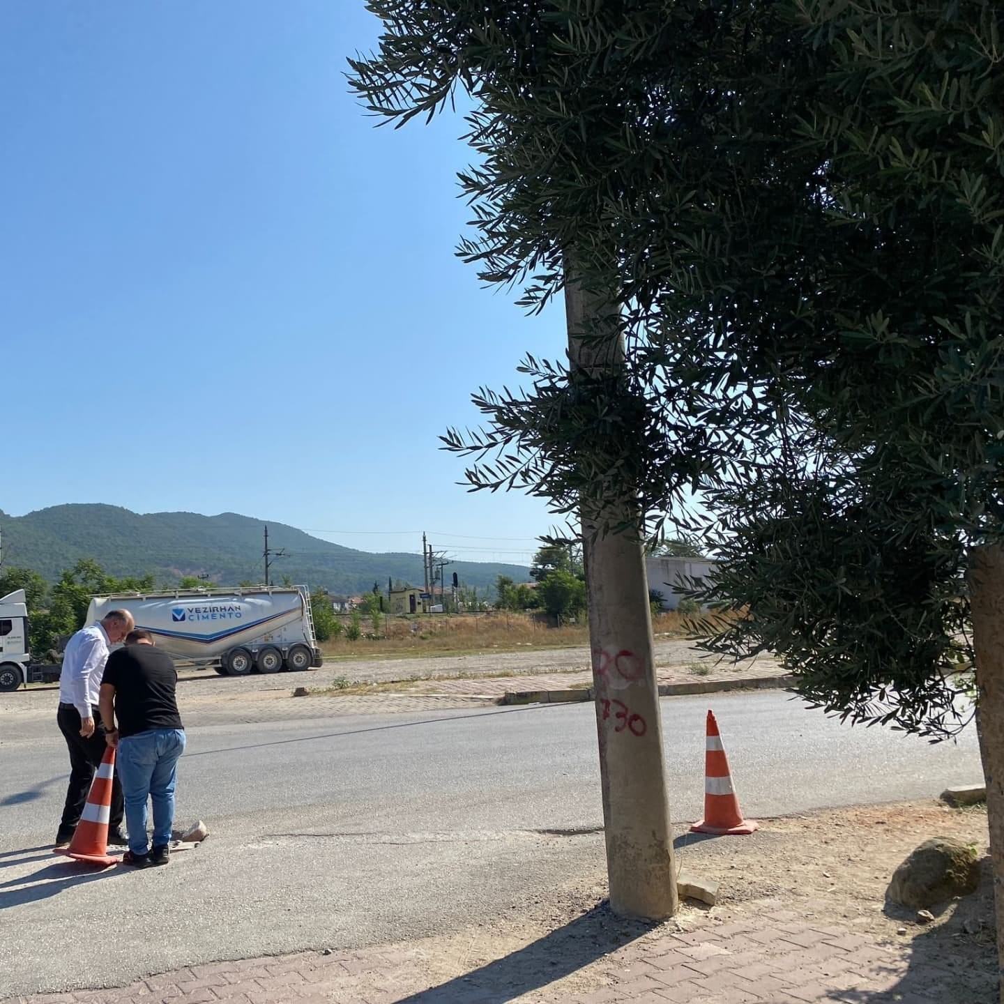 Osmaneli’nde yol bakım ve onarım çalışmaları devam ediyor