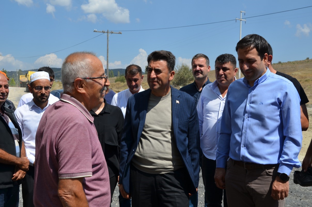 Söğüt’e bağlı köy yolları asfaltlama çalışmaları ile yenileniyor
