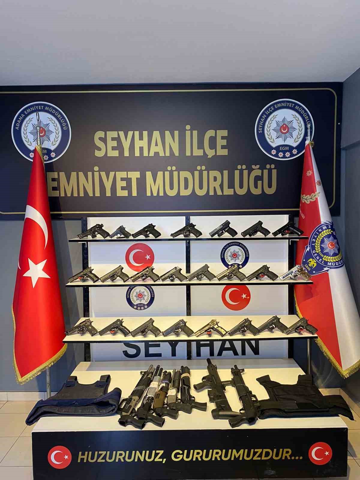 Seyhan polisi 34 silah ele ge&ccedil;irirken, 201 su&ccedil;luyu yakaladı
