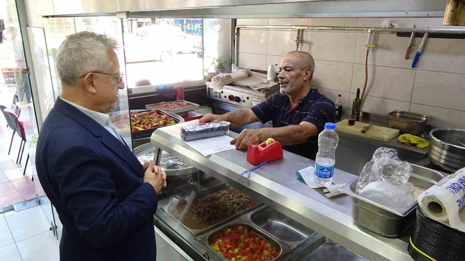 Başkan Arslan, esnafa çöp saati ve kurallarını hatırlattı