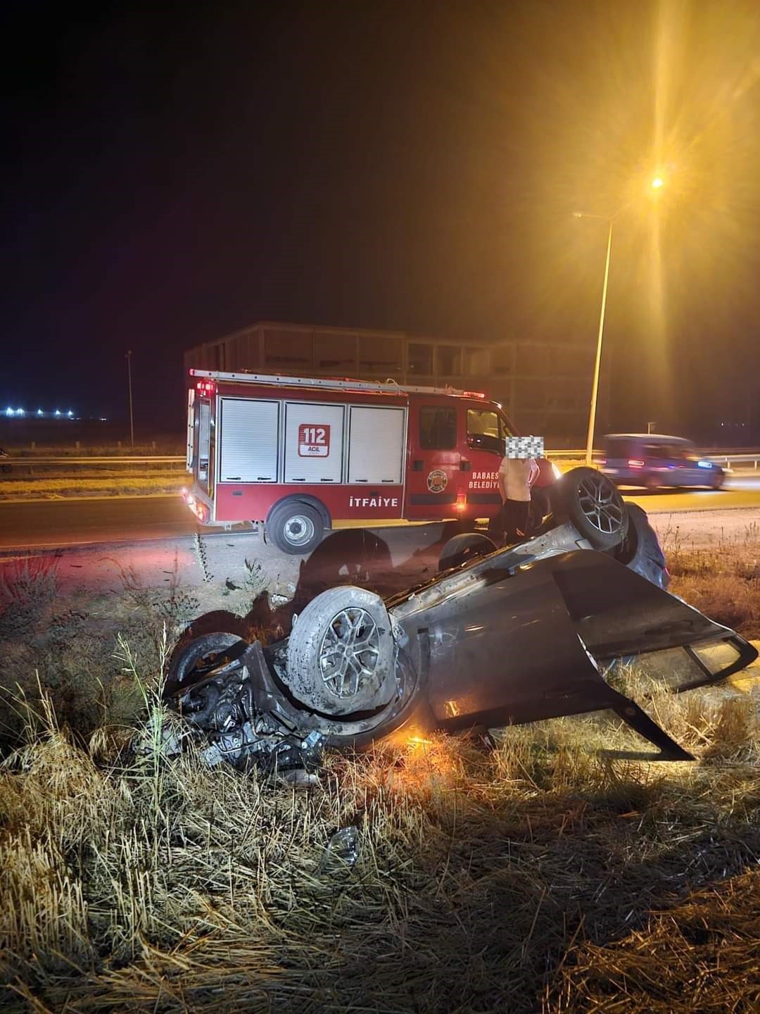 Babaeski&rsquo;de ters d&ouml;nen otomobilin s&uuml;r&uuml;c&uuml;s&uuml; yaralandı
