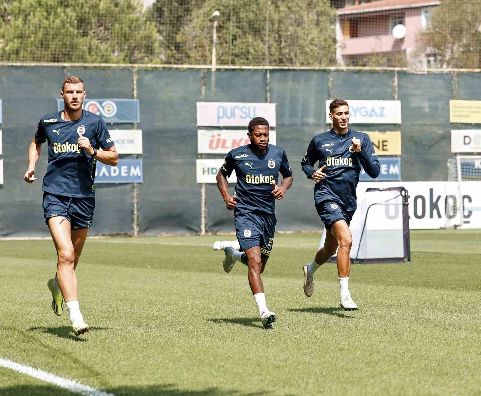 Fenerbah&ccedil;e, Alanyaspor ma&ccedil;ı hazırlıklarına başladı
