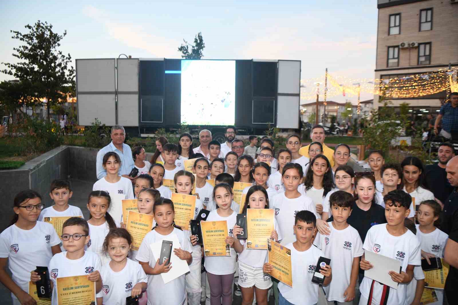 Altıeyl&uuml;l yaz kursları d&uuml;zenlenen t&ouml;renle sona erdi
