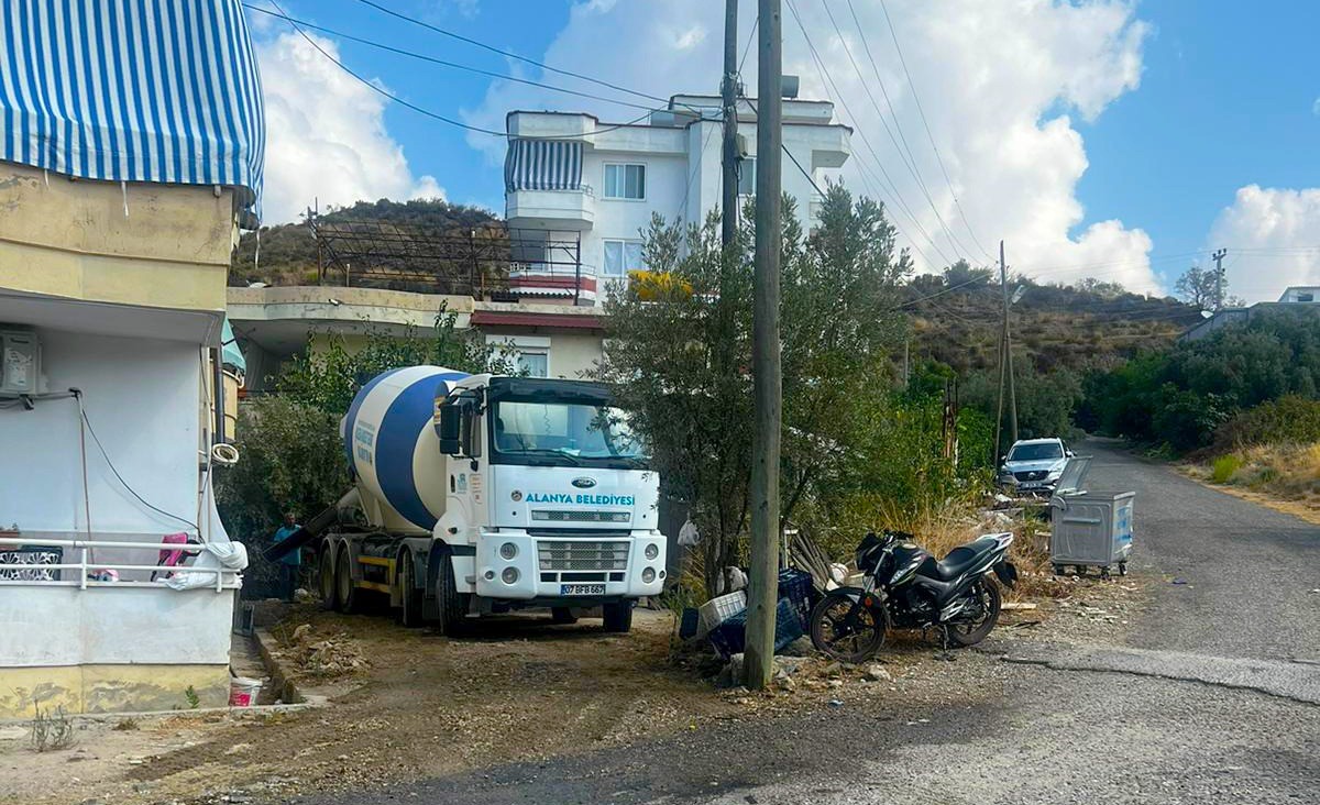 Alanya Belediyesi’nden engelli vatandaşa özel yol