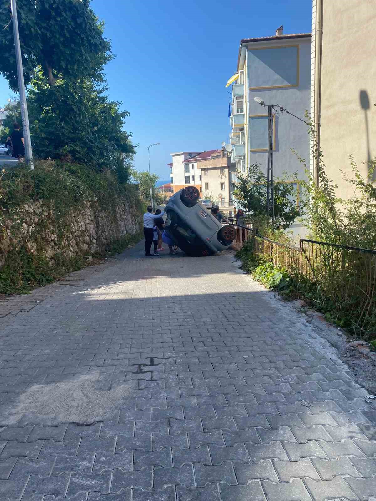 Emekli ebe aracını park etmek isterken alt yola u&ccedil;tu
