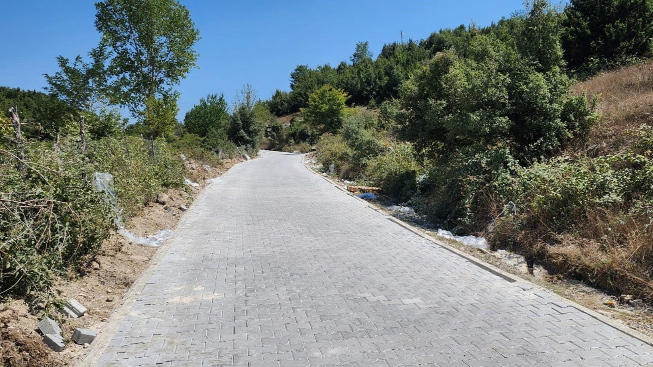 B&uuml;y&uuml;kşehir, Andırın&rsquo;da mahalle ve grup yollarının ulaşımını iyileştiriyor
