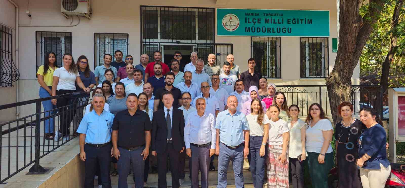 21 yıllık müdür görevi devretti