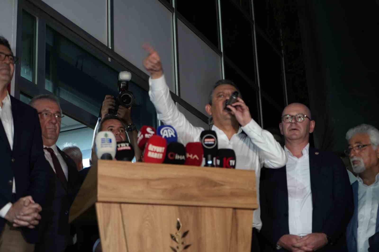 CHP Genel Başkanı Özel: "Biz sadece bu halkın gerçek sorunlarına odaklanmak istiyoruz"
