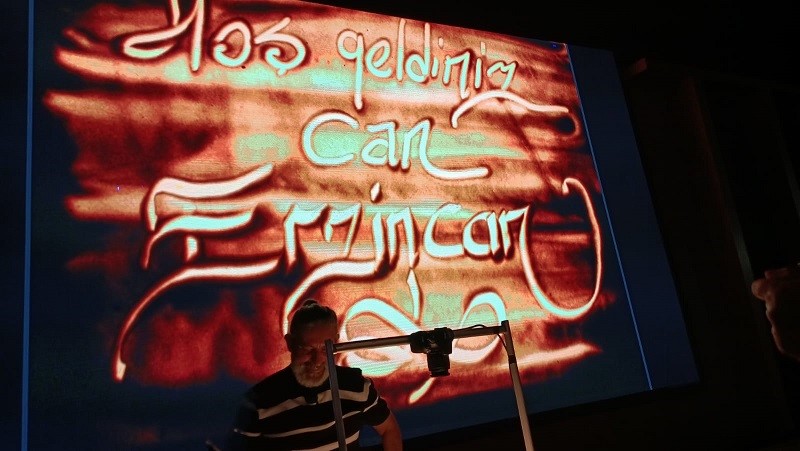 Kum Sanat&ccedil;ısı K&ouml;yl&uuml;, kum tanecikleri ile tarihi canlandırdı
