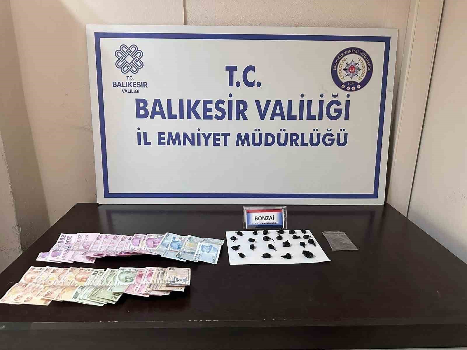 Erdek’te bir şahıs üzerinde 22 paket bonzai ile yakalandı