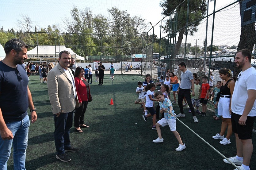 Yaz okulu &ouml;ğrencileri yıl sonu şenliğinde buluştu

