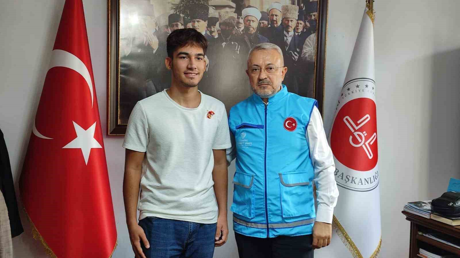 Denizli M&uuml;ft&uuml;l&uuml;ğ&uuml; &uuml;niversite sınavında derece yapan &ouml;ğrencileri &ouml;d&uuml;llendirdi
