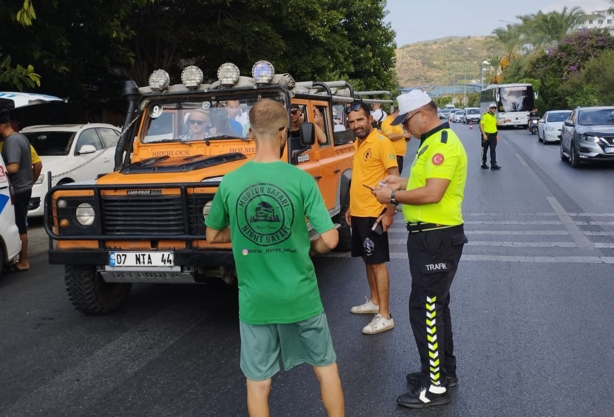 Alanya’da kurallara uymayan safari araçlarına ceza kesildi