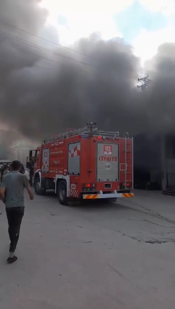 K&uuml;tahya Yeni Sanayi sitesinde korkutan yangın
