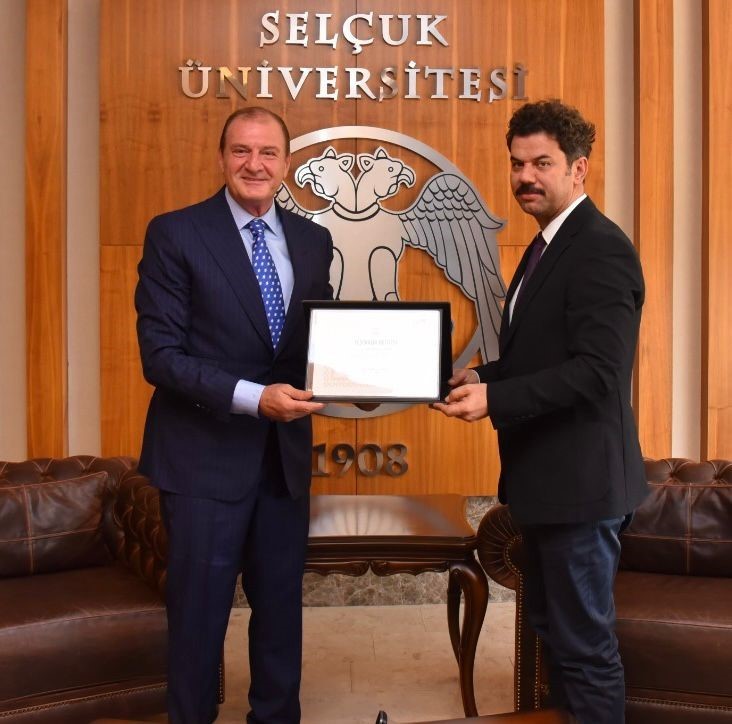 Metin Şahin, Sel&ccedil;uk &Uuml;niversitesi Rekt&ouml;r Danışmanı oldu
