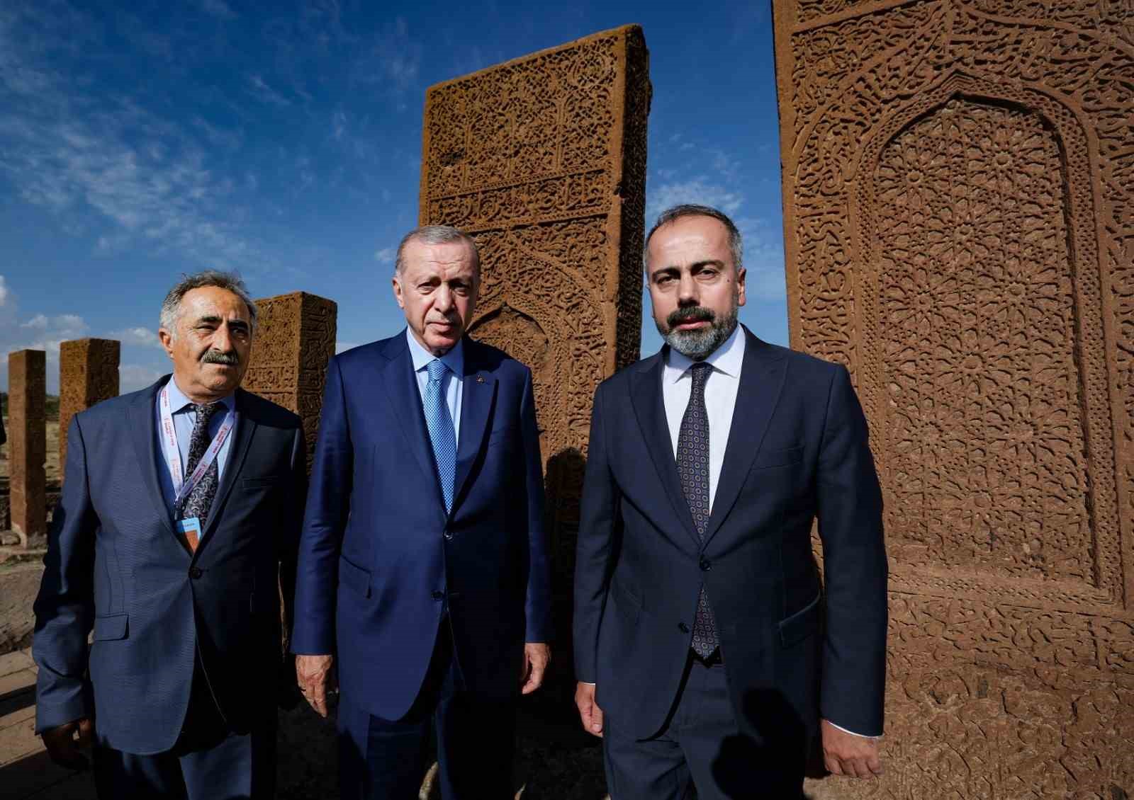 Cumhurbaşkanı Erdoğan’dan YYÜ tarafından yürütülen kazı çalışmalarına ziyaret