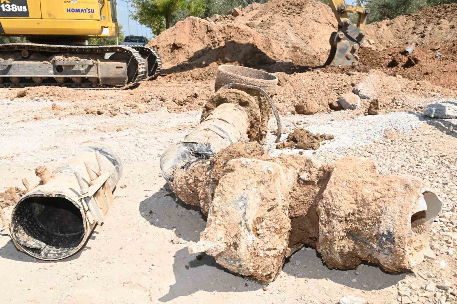 Manisa&rsquo;nın eski altyapısı yenileniyor
