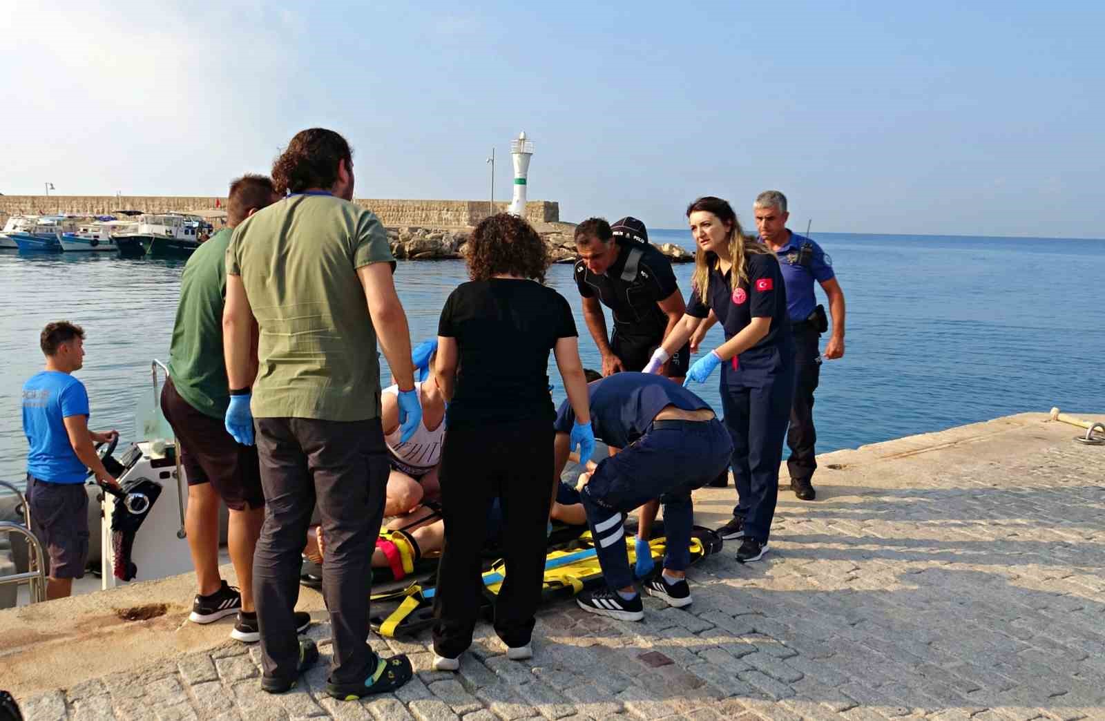 Kayalık alandan düşen kadını deniz polisi kurtardı
