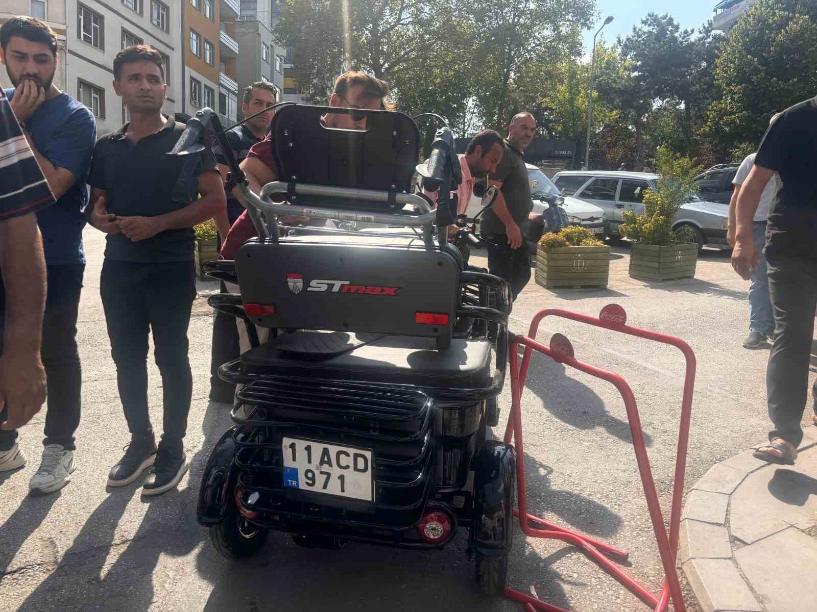 Doktor, kazada yaralanan s&uuml;r&uuml;c&uuml;n&uuml;n başından bir an olsun ayrılmadı
