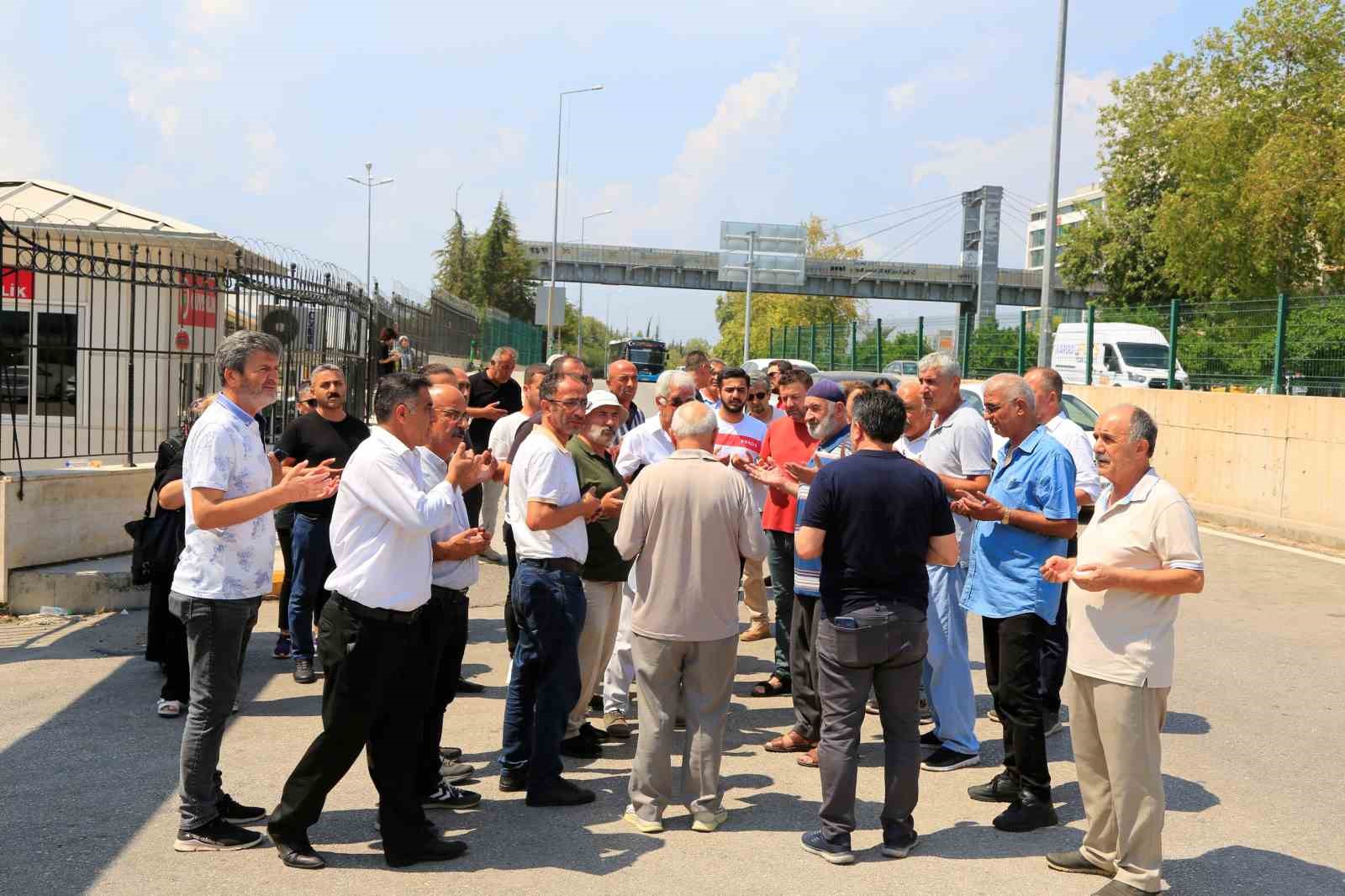 Tatil yaparken kafasına baca kapağı düşen kadın hayatını kaybetti
