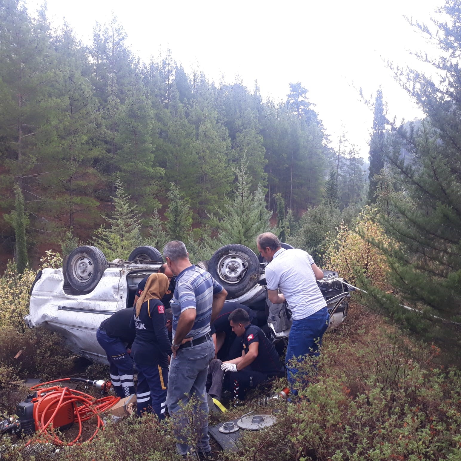 Burdur&rsquo;da kontrolden &ccedil;ıkan otomobil şarampole devrildi, 1 yaralı
