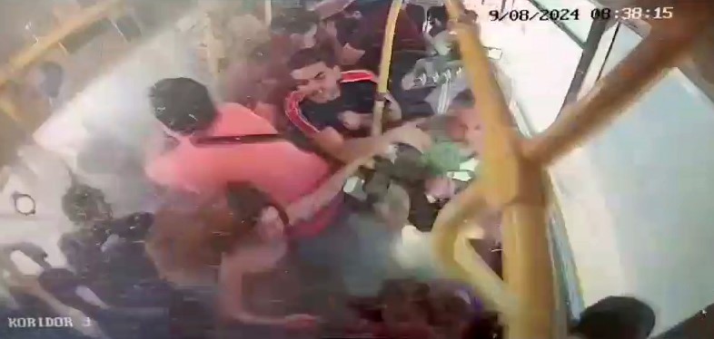 Küçükçekmece’deki feci metrobüs kazası anına ait araç içi görüntüsü ortaya çıktı