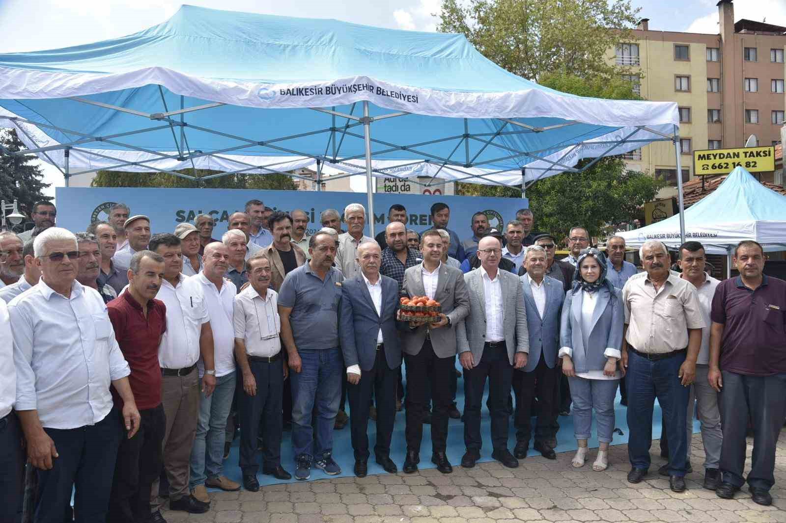 &Ccedil;ift&ccedil;iler, domatesi tarladan satmak yerine sal&ccedil;a yapıp satacak
