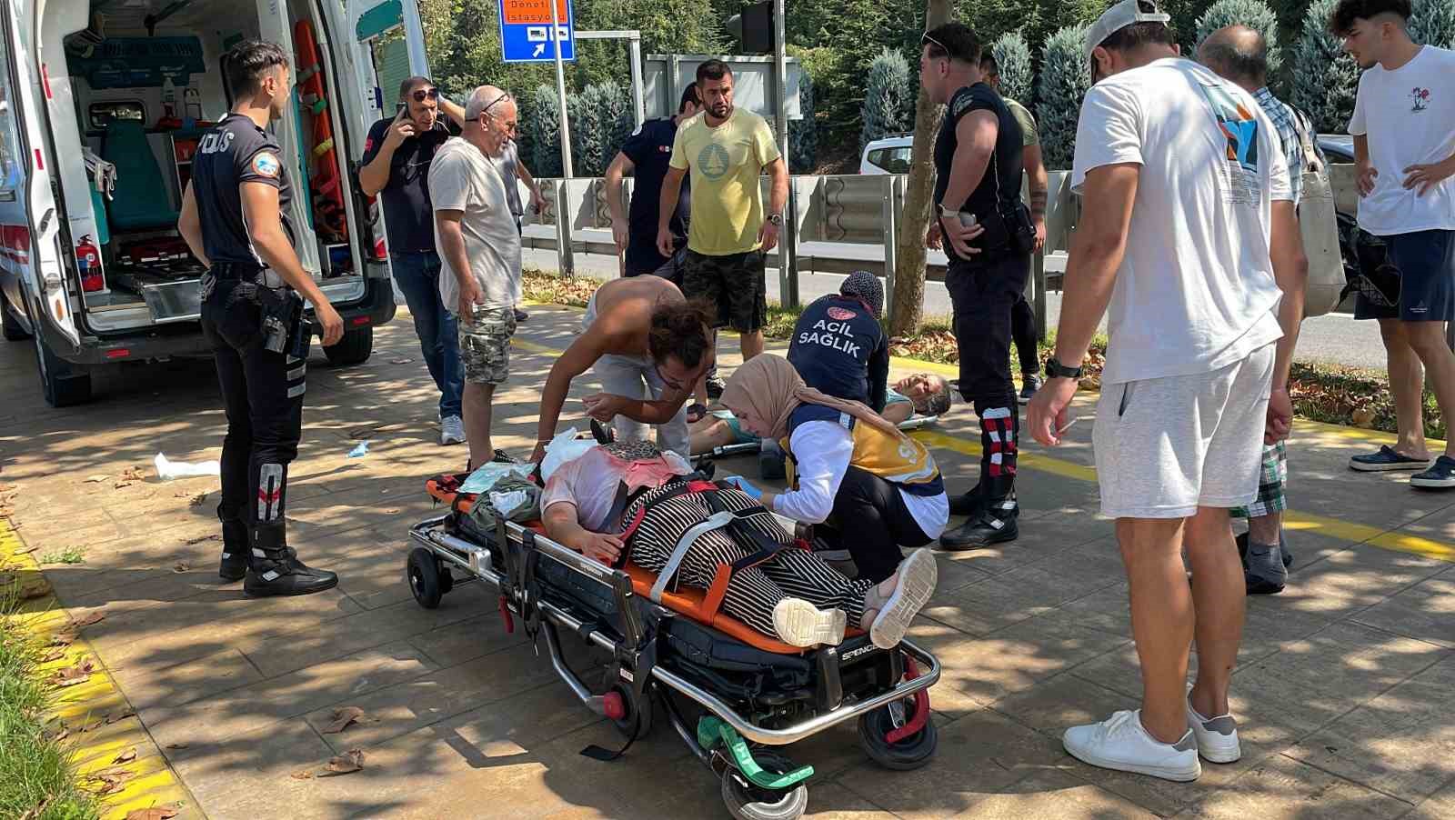 Elektrikli bisiklet denize u&ccedil;tu: 3 kişi yaralandı
