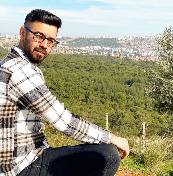 Burdur-Antalya kara yolunda kamyona arkadan &ccedil;arpan kamyonetteki yolcu hayatını kaybetti
