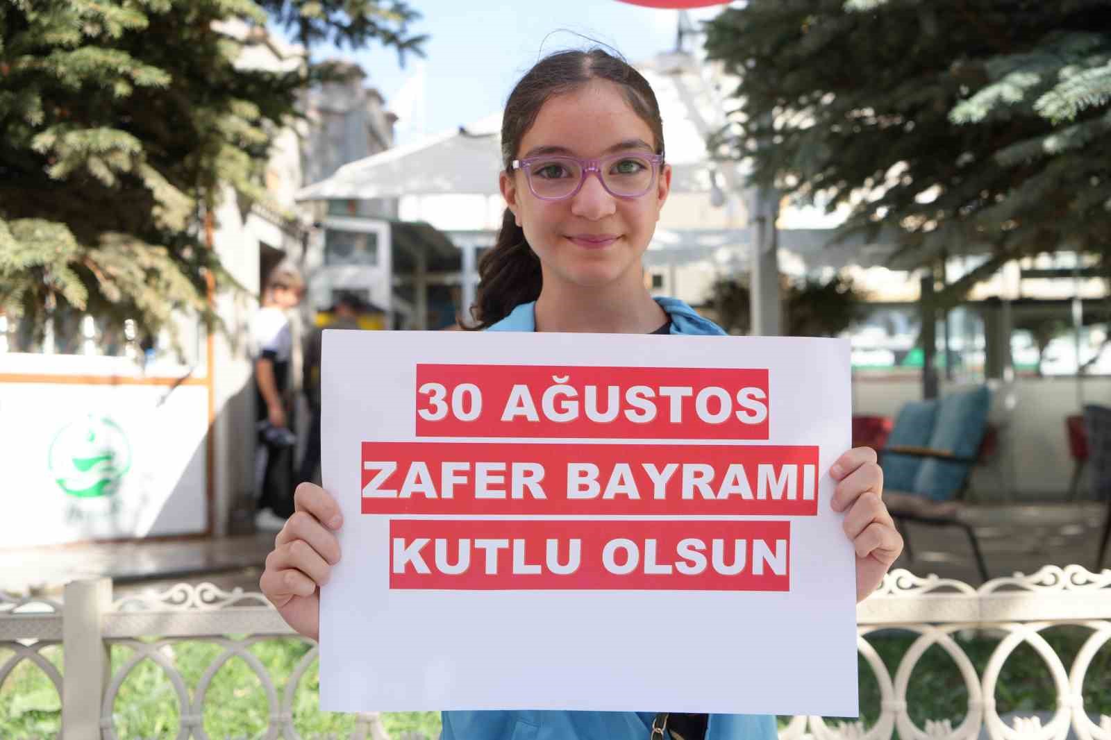 Bayburt Çocuk Hakları İl Komitesi üyesi çocuklardan 30 Ağustos Zafer Bayramı farkındalık etkinliği
